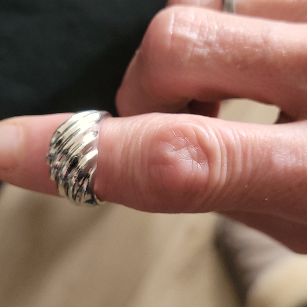 Sterling silver .925 Ladies Ring.